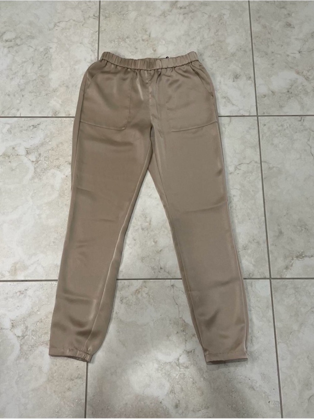 Theory silk joggers in Beige